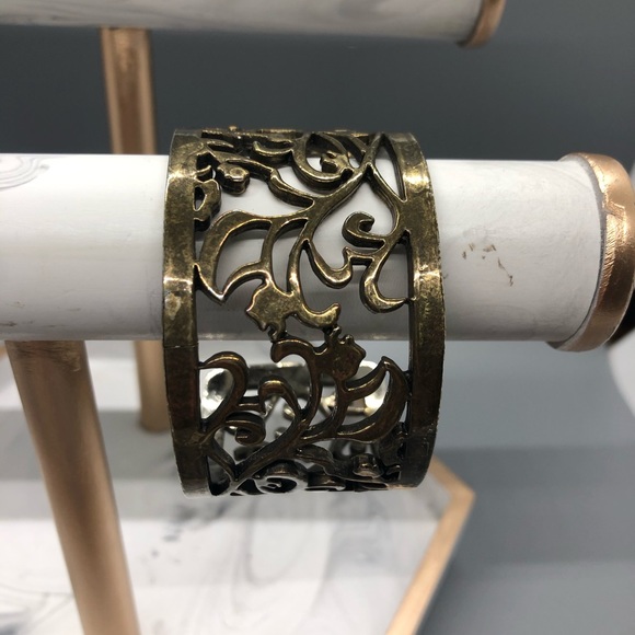 Bronze filigree style metal cuff bracelet - Picture 1 of 3